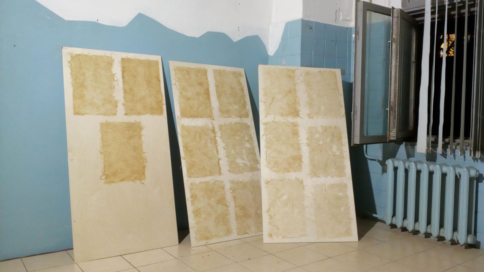 Сушится ажурная бумага