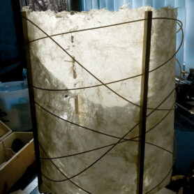 Абажур из бумаги в процессе работы (фрагмент)