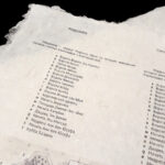 Печать мелким шрифтом на бумаге ручной работы