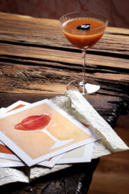 Белая бумага ручного литья для коктейльного меню в японском ресторане JUN